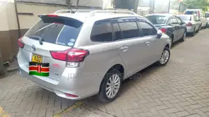 Toyota Corolla Fielder 2018 Silver