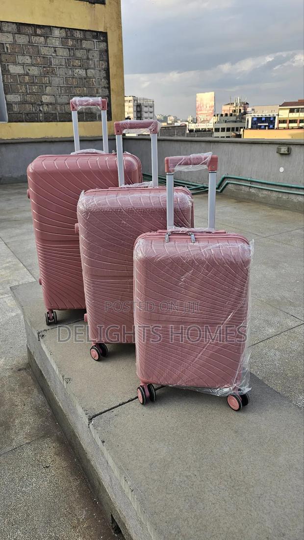 Luxurious Suitcase_ele - thumbnail 3