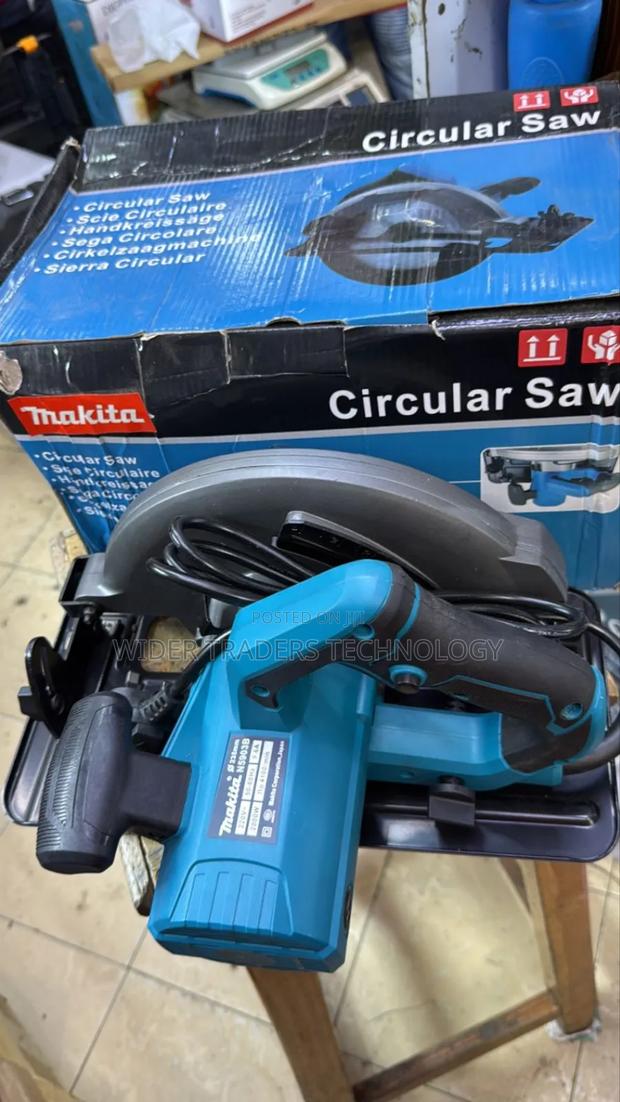 Makita 9 “ Circular Saw With Blade