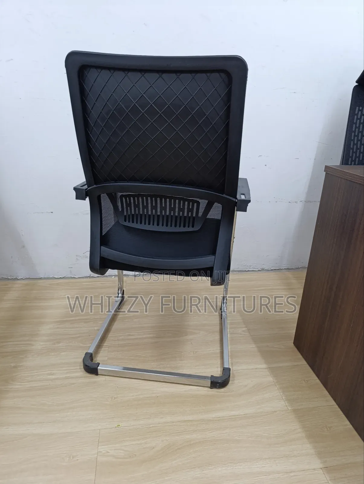 Affordable Mesh Waiting Chair