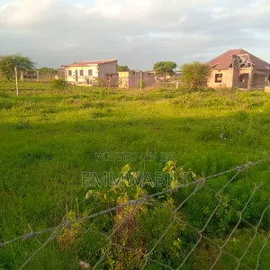 100ft by 100ft for Sale in Lessesia Taveta
