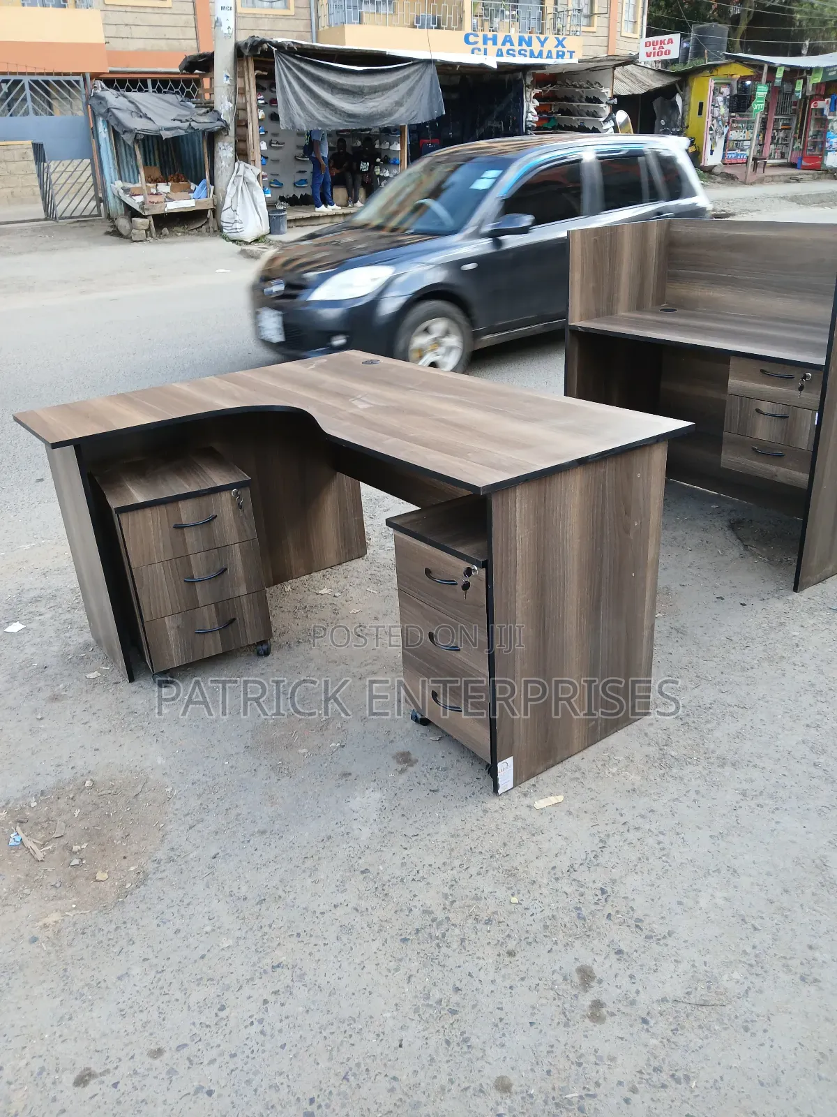 Executive Lshaped Office Desk Plus Two Mobile Drawers