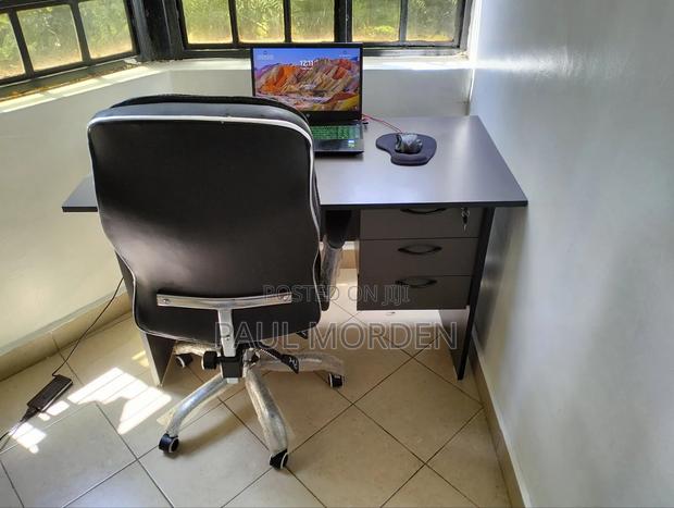 Leather Office Chair With Gray Office Table - main view