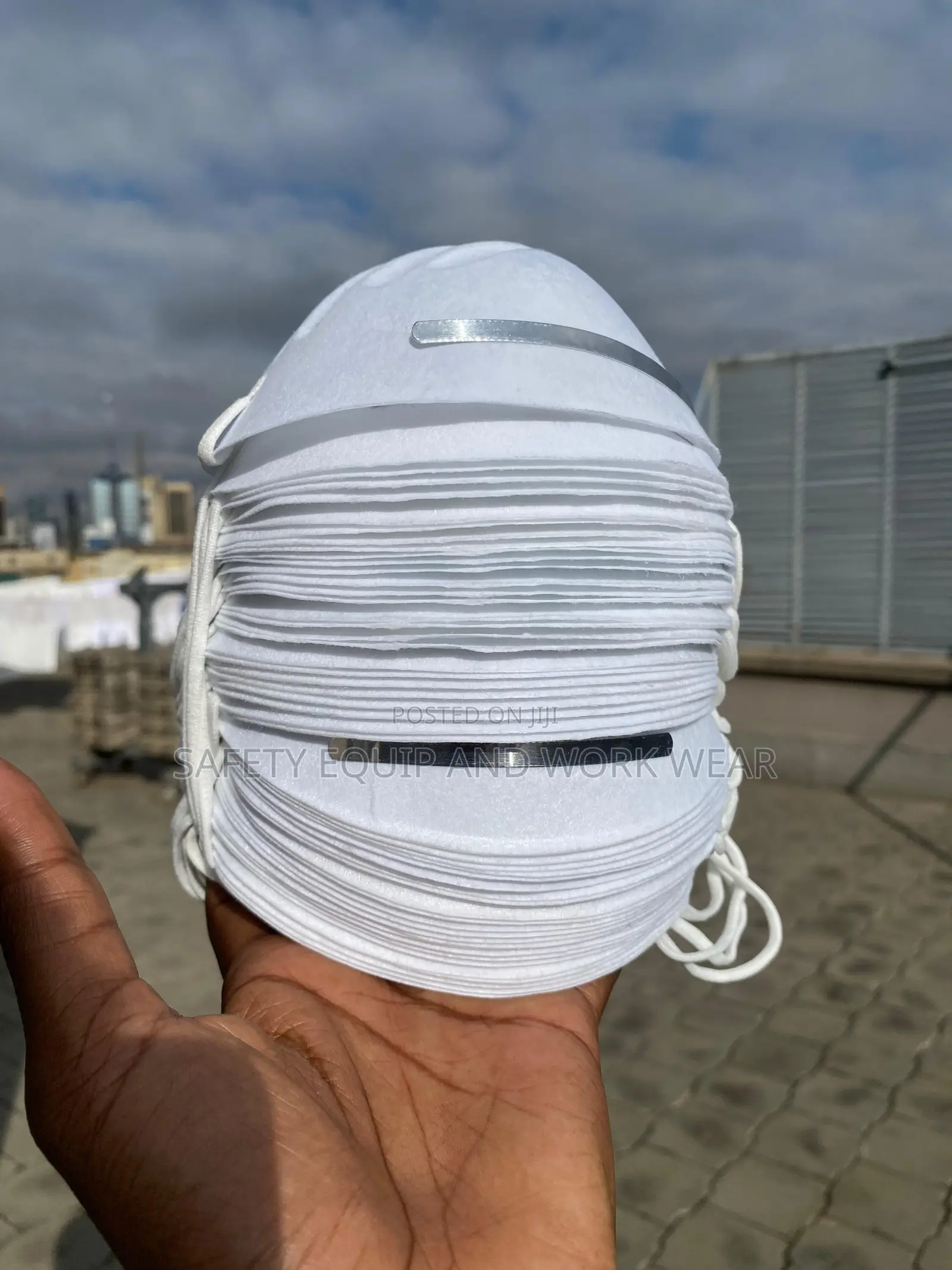 Dust Mask With Reliable Barrier Protection For Breathing