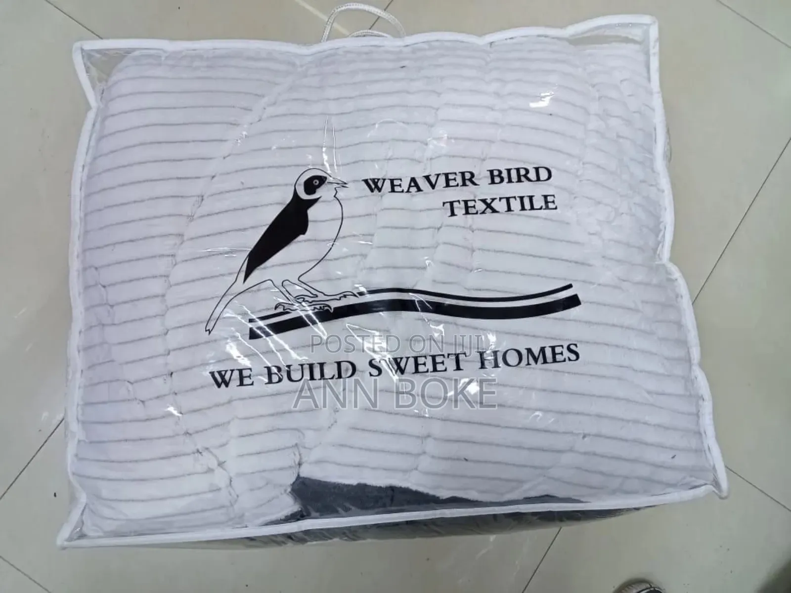 Weaver Brand Velvet Duvet*
Size: 6x7
2 Pillowcases