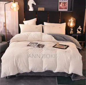 Weaver Brand Velvet Duvet*
Size: 6x7
2 Pillowcases