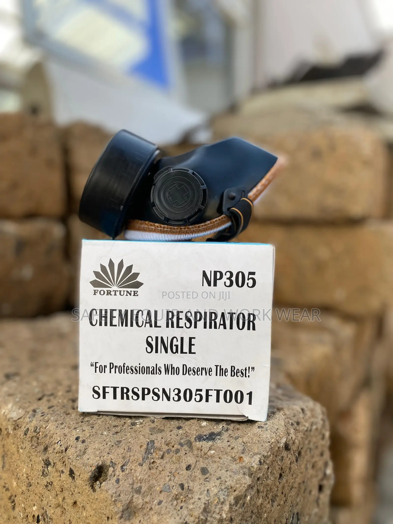 Respirators With Lightweight Frame