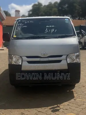 Toyota HiAce 2018 Silver