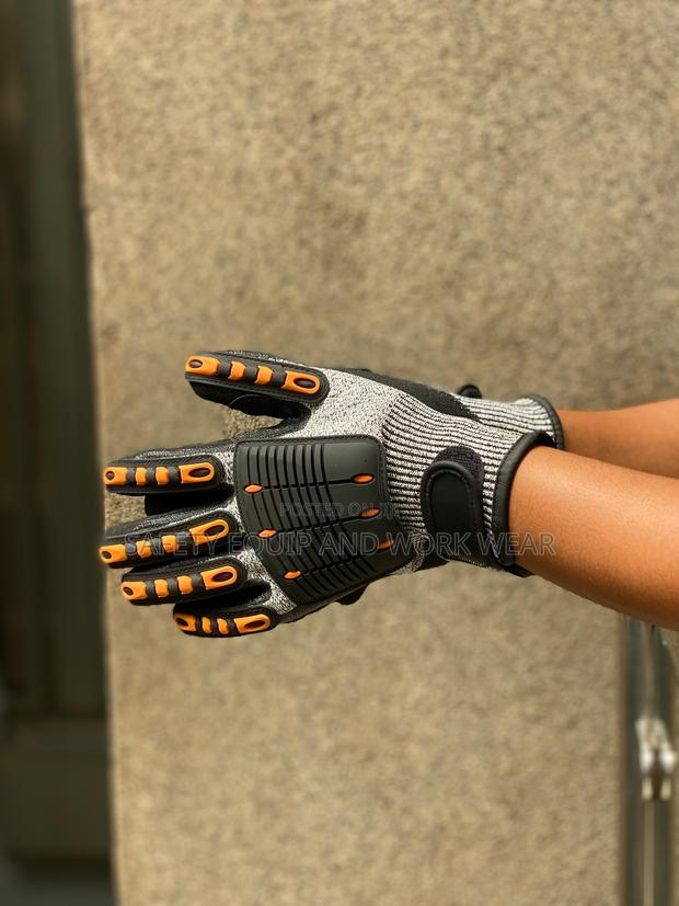 Impact Resistance Gloves For Oilfield. - main view