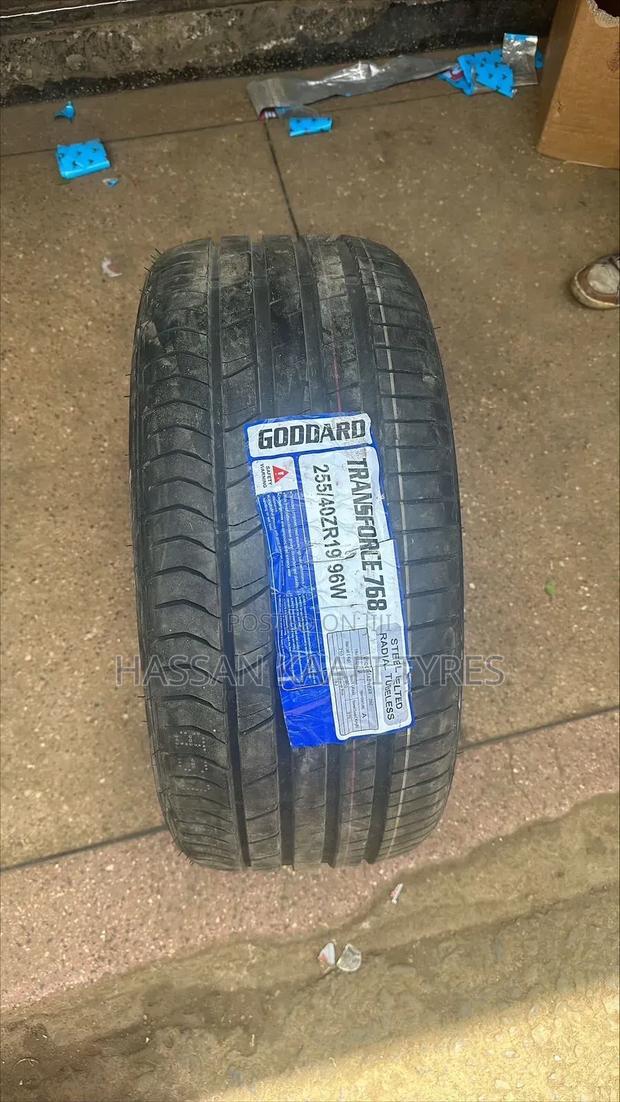 Goodard 255/40r19