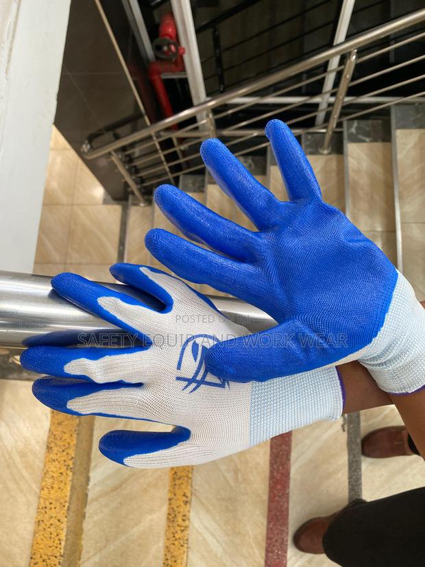 Diamond Grip Gloves For Ultimate Grip. - main view