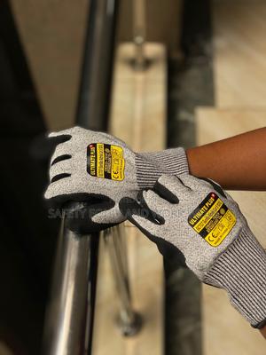 Cut Resistant Gloves For Heavy-duty Hand Protection. - thumbnail 2