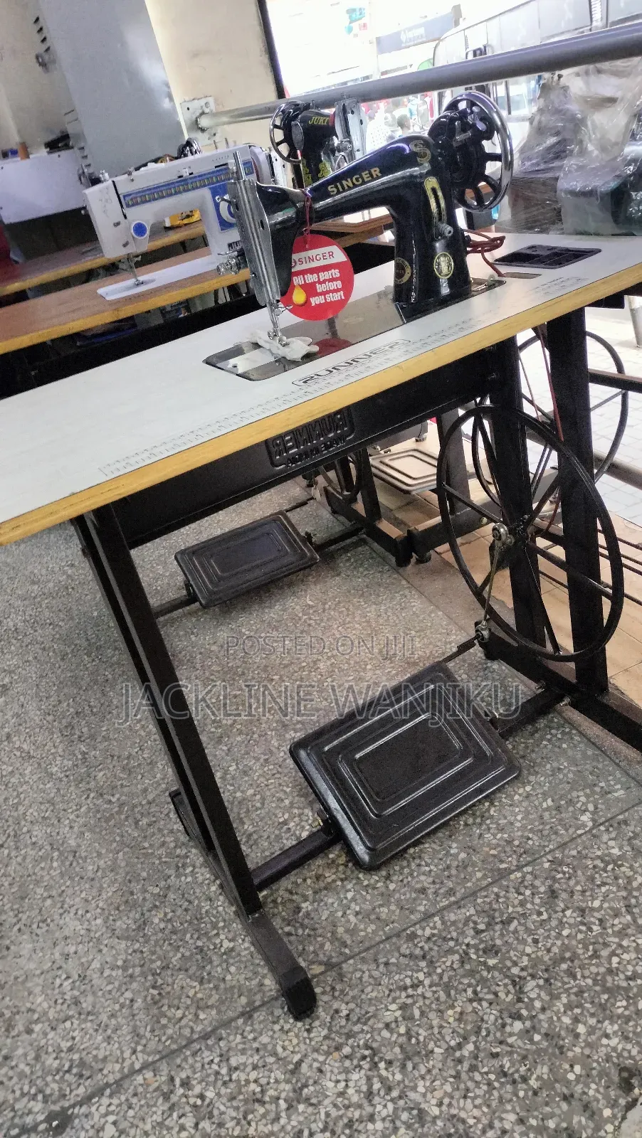 Complete Singer Sewing Machine/ Croth Sewing Machine Singer