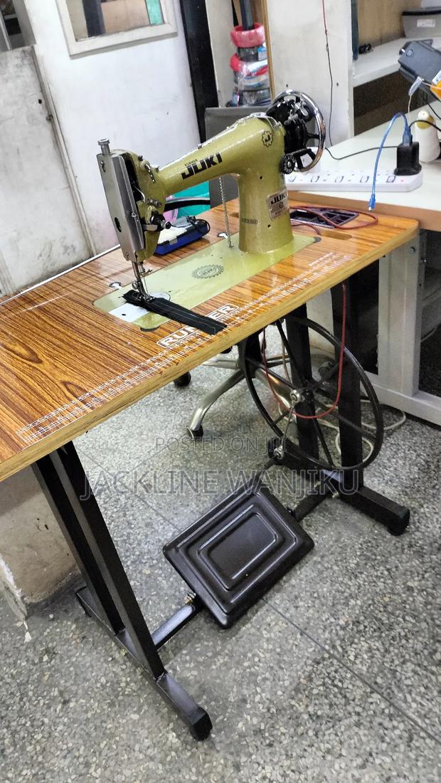 Singer Sewing Machine/ Commercial Sewing Machine Singer - main view