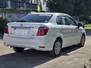 Toyota Axio 1.5 Hybrid 2WD 2018 White