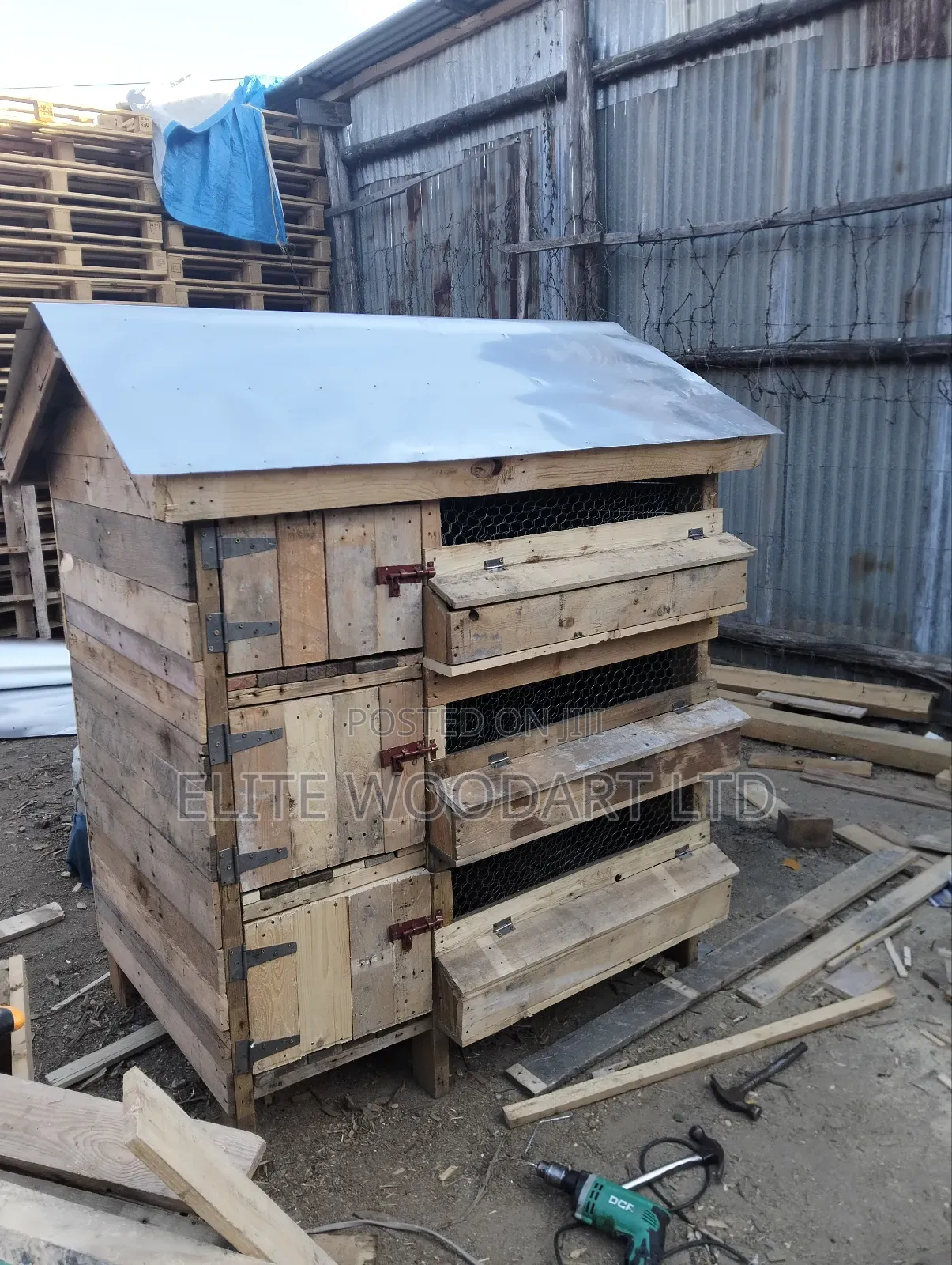 Nest and Roost Poultry House/Cage