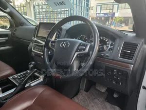 Toyota Land Cruiser 4.5 V8 TD 2018 Silver