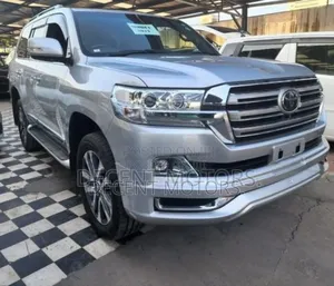 Toyota Land Cruiser 4.5 V8 TD 2018 Silver