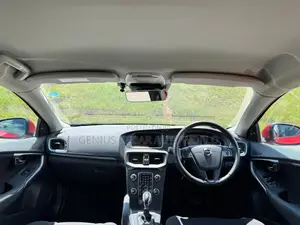 Volvo V40 2018 Red