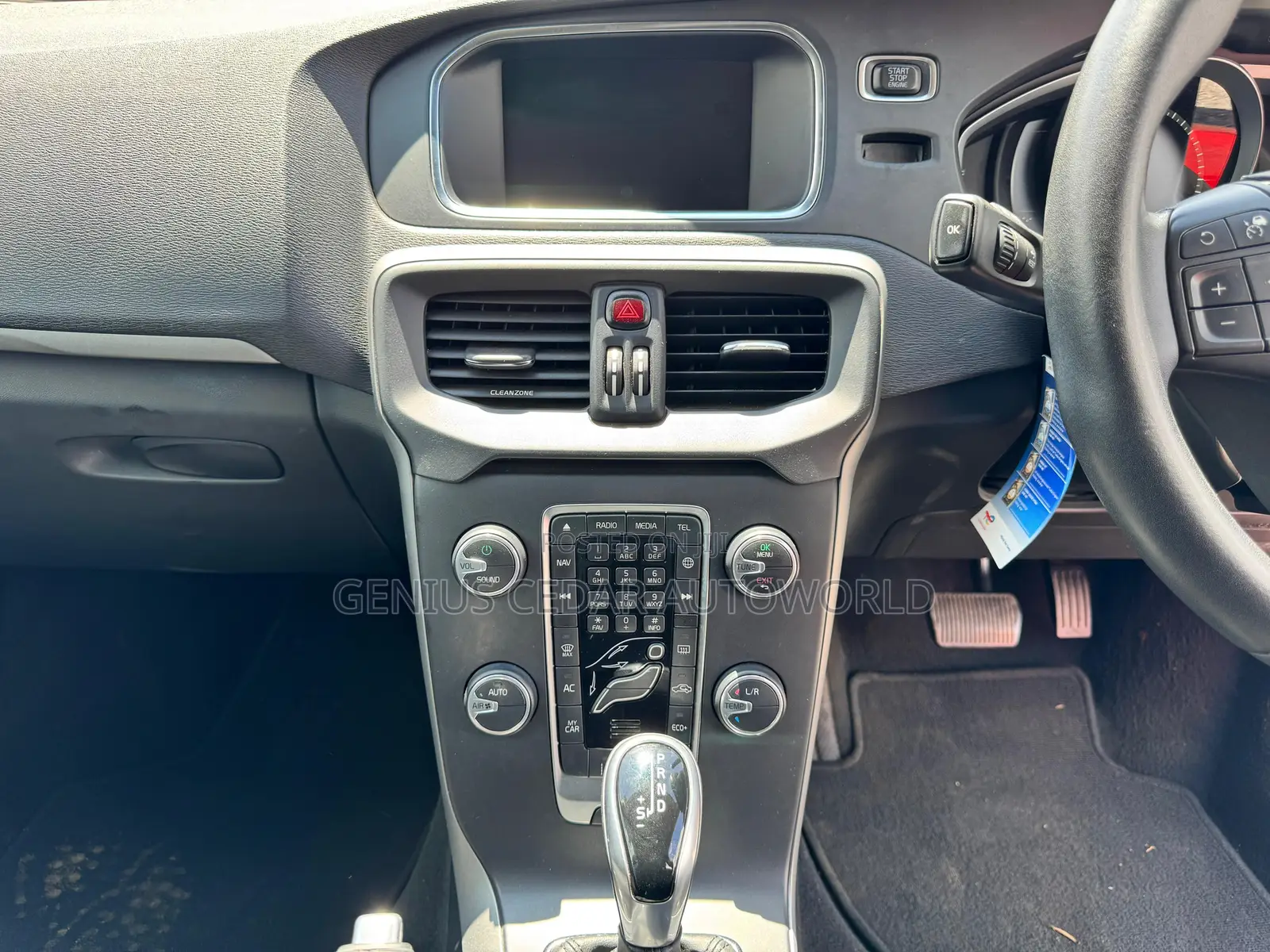 Volvo V40 2018 Red