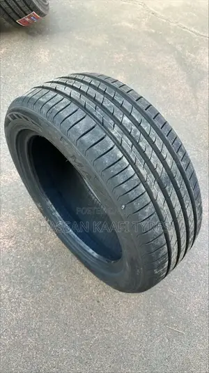 215/55r17 Maxtrek Tyre