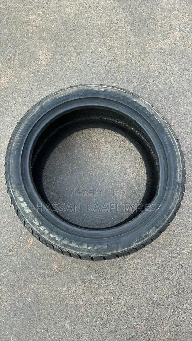 245/40r17 Maxtrek Tyre - thumbnail 2