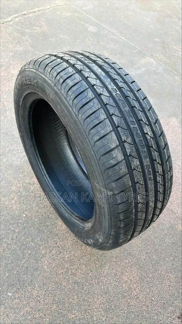 245/40r17 Maxtrek Tyre - thumbnail 3