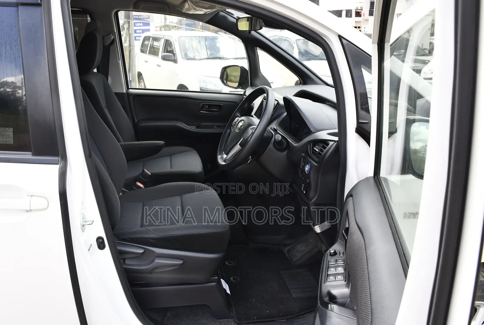 Toyota Voxy 2018 Off white