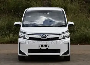 Toyota Voxy 2018 Off white