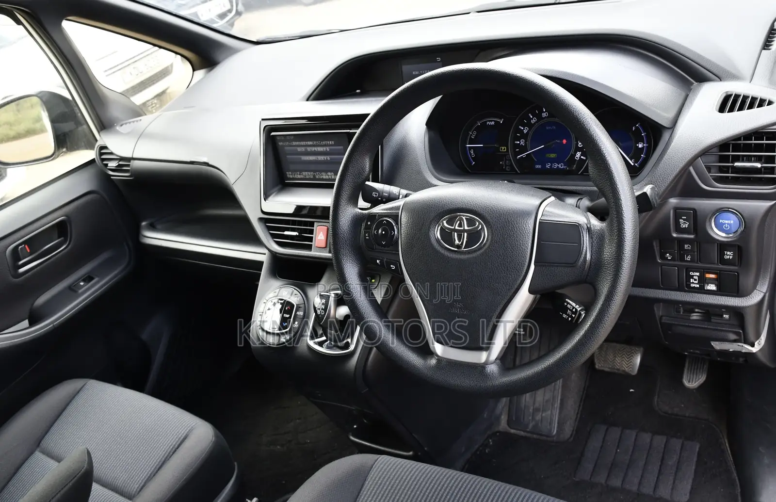 Toyota Voxy 2018 Off white