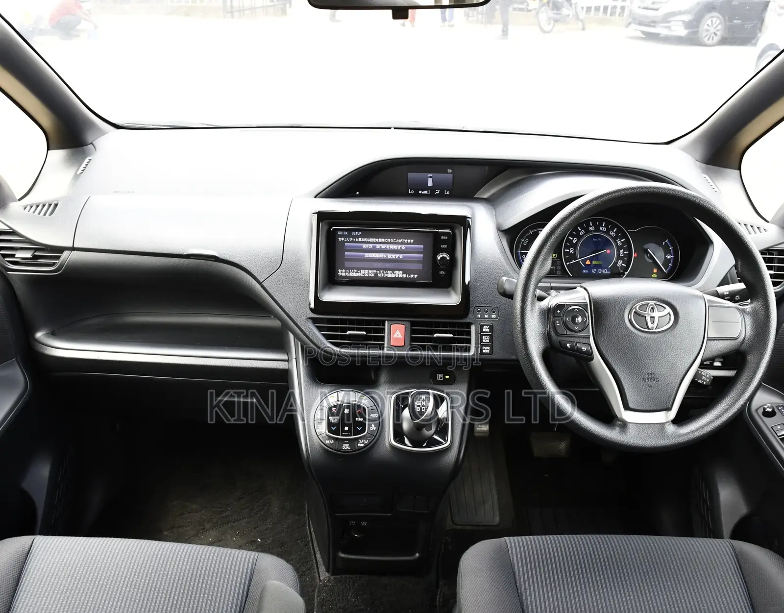 Toyota Voxy 2018 Off white
