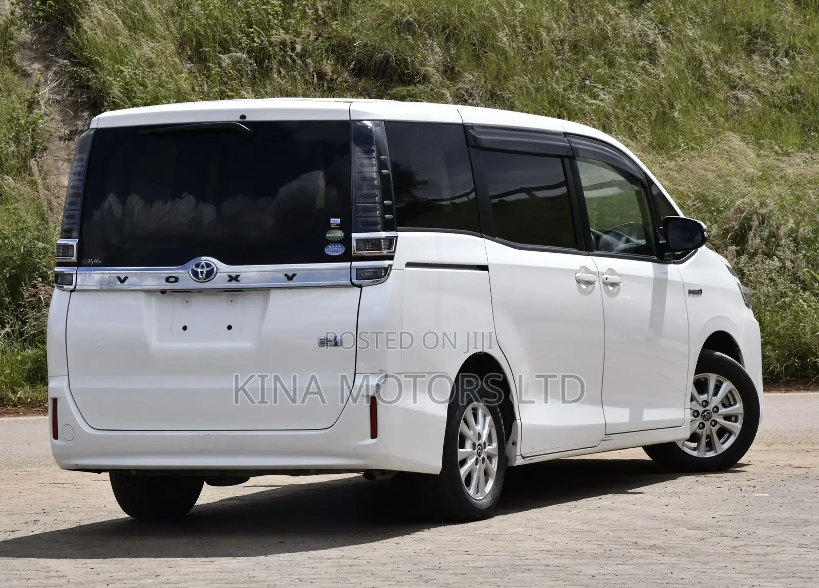 Toyota Voxy 2018 Off white