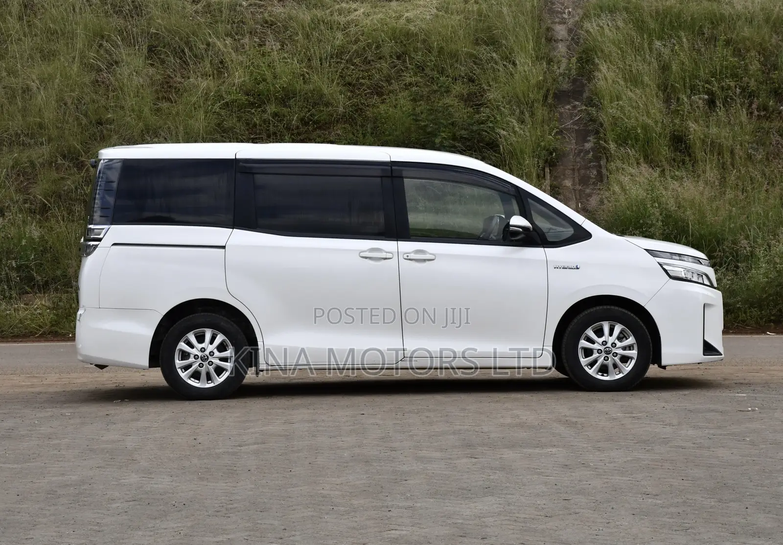 Toyota Voxy 2018 Off white