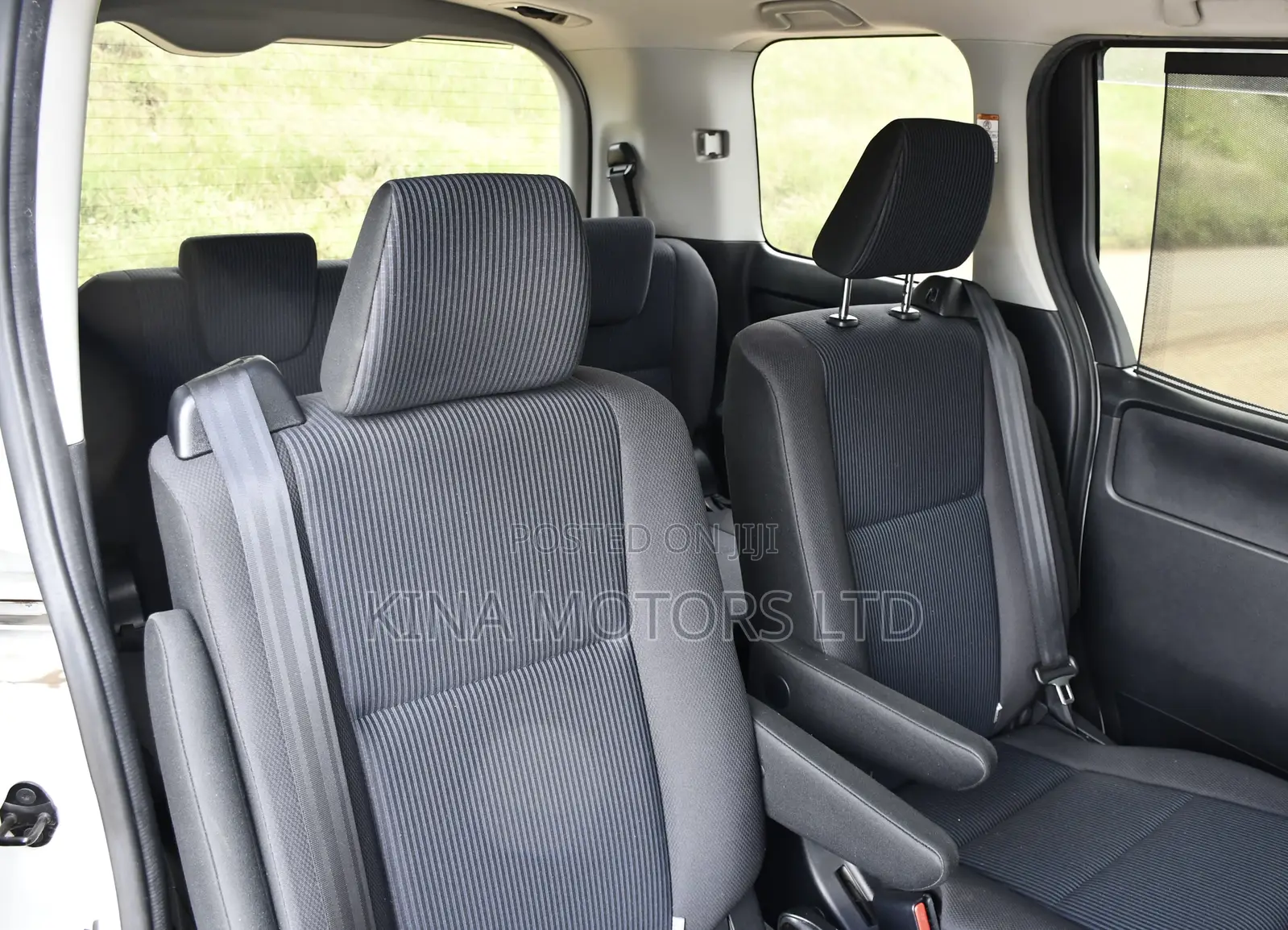 Toyota Voxy 2018 Off white