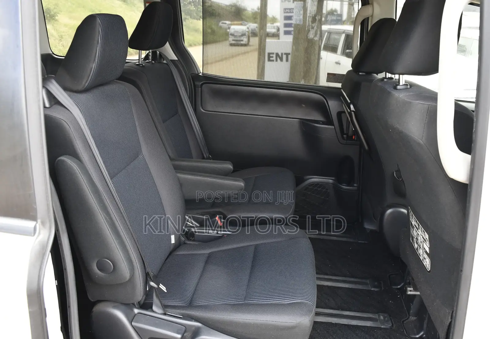 Toyota Voxy 2018 Off white