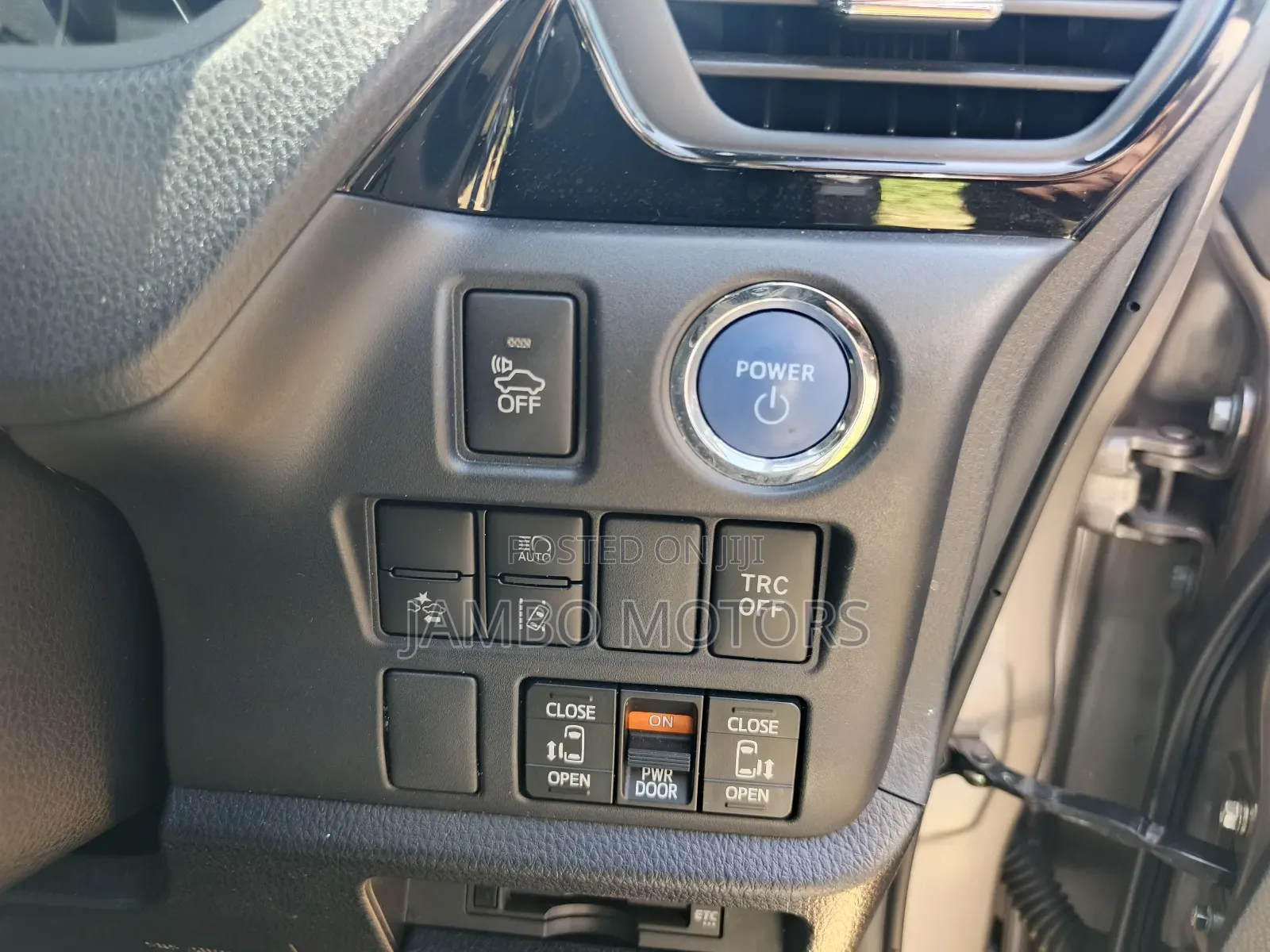 Toyota Esquire 1.8 FWD Hybrid (7 seater) 2019 Gold