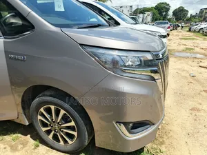 Toyota Esquire 1.8 FWD Hybrid (7 seater) 2019 Gold