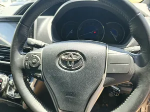 Toyota Esquire 1.8 FWD Hybrid (7 seater) 2019 Gold