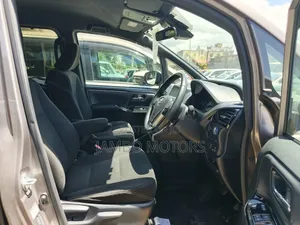 Toyota Esquire 1.8 FWD Hybrid (7 seater) 2019 Gold