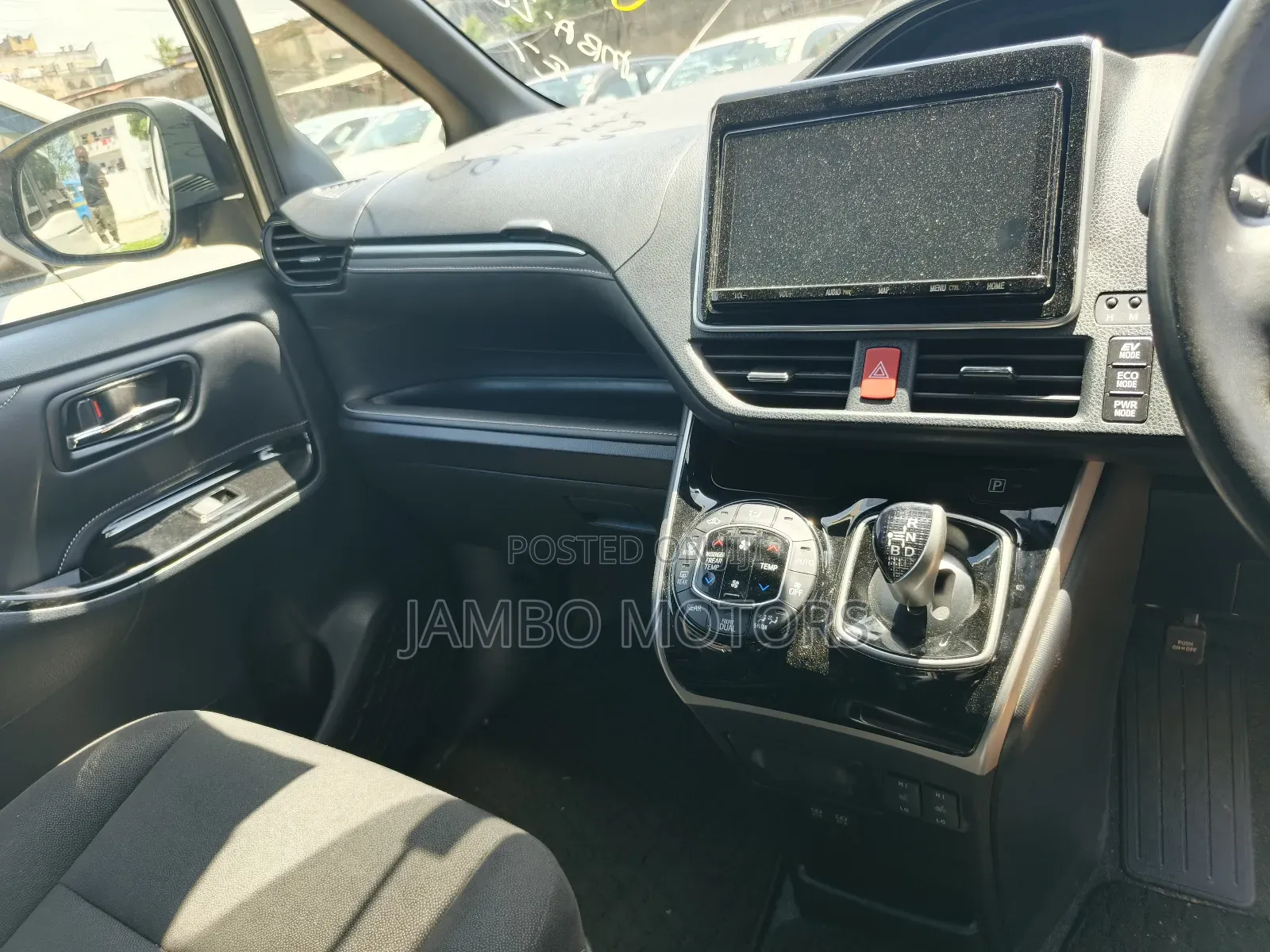 Toyota Esquire 1.8 FWD Hybrid (7 seater) 2019 Gold