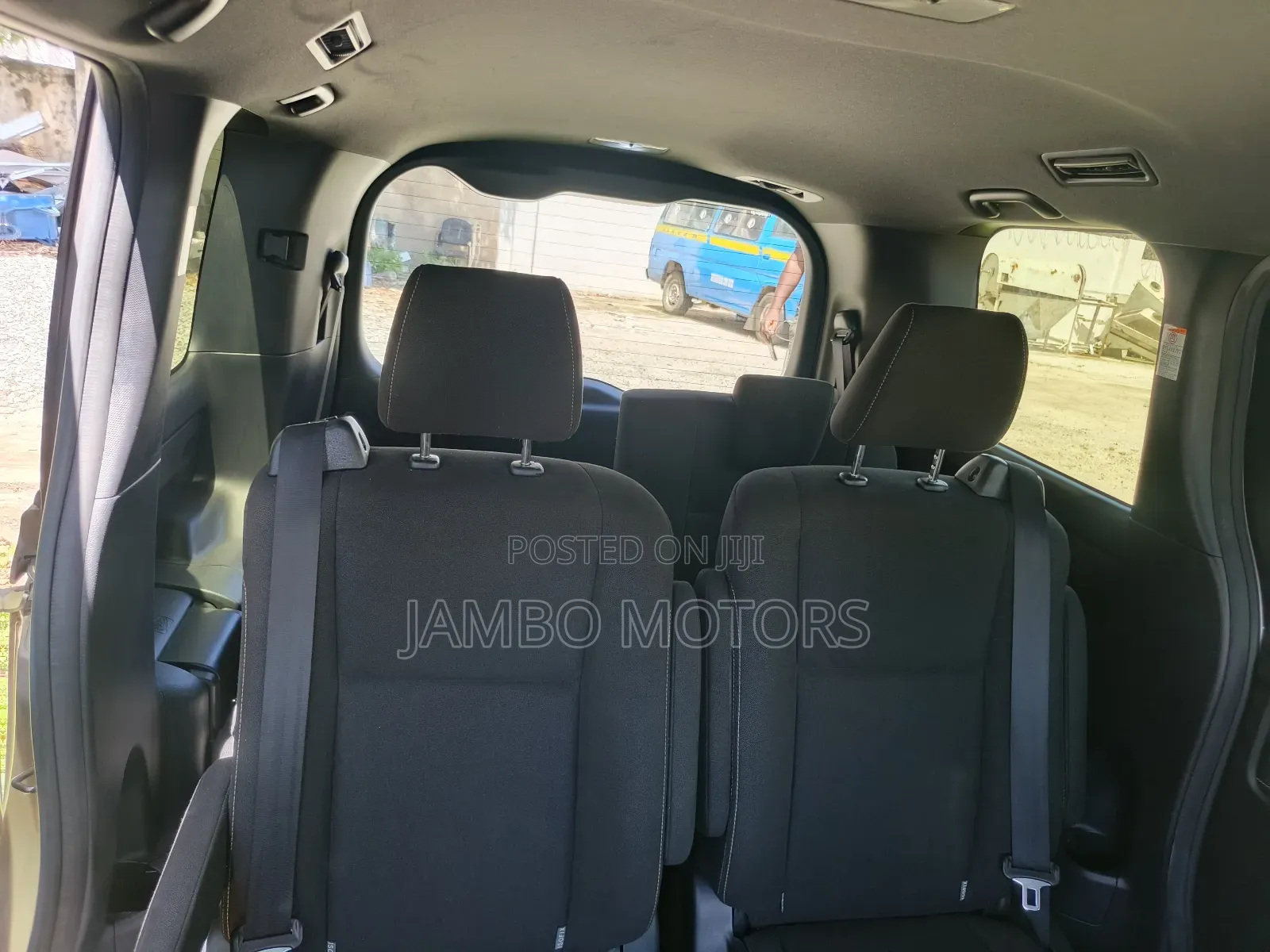 Toyota Esquire 1.8 FWD Hybrid (7 seater) 2019 Gold