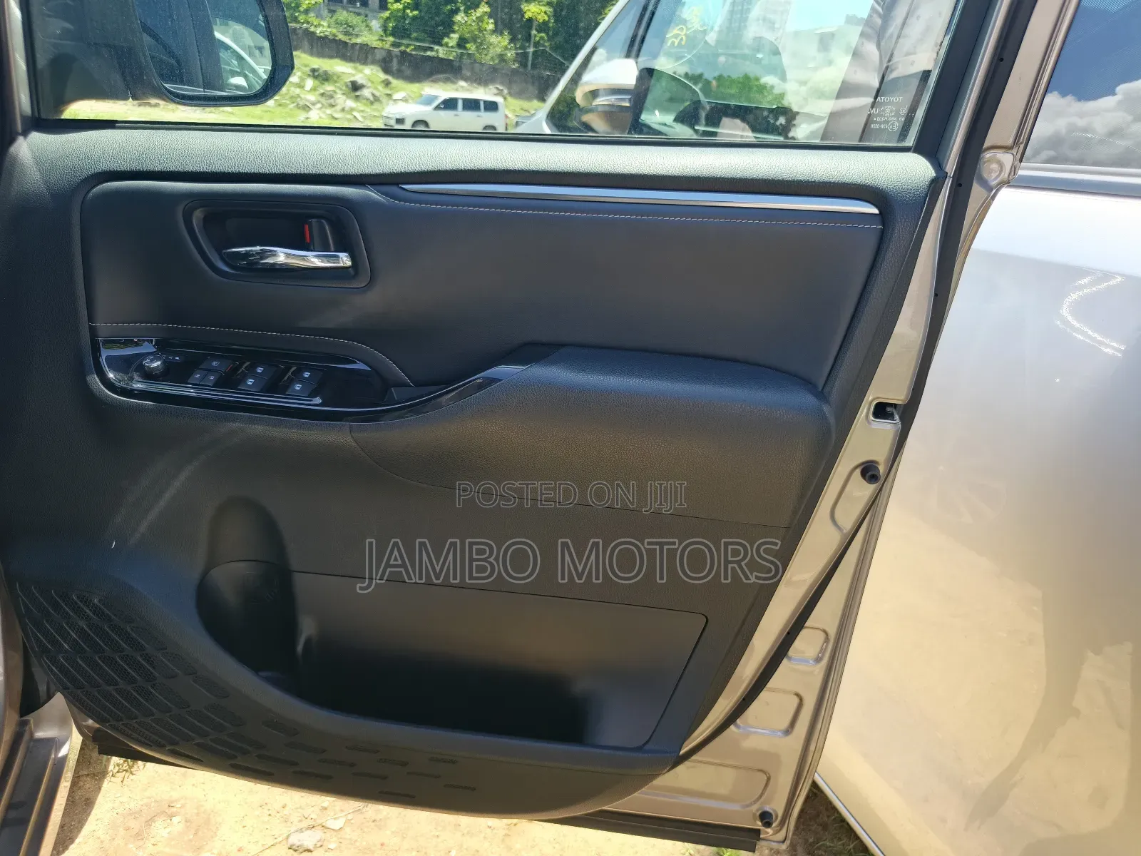 Toyota Esquire 1.8 FWD Hybrid (7 seater) 2019 Gold