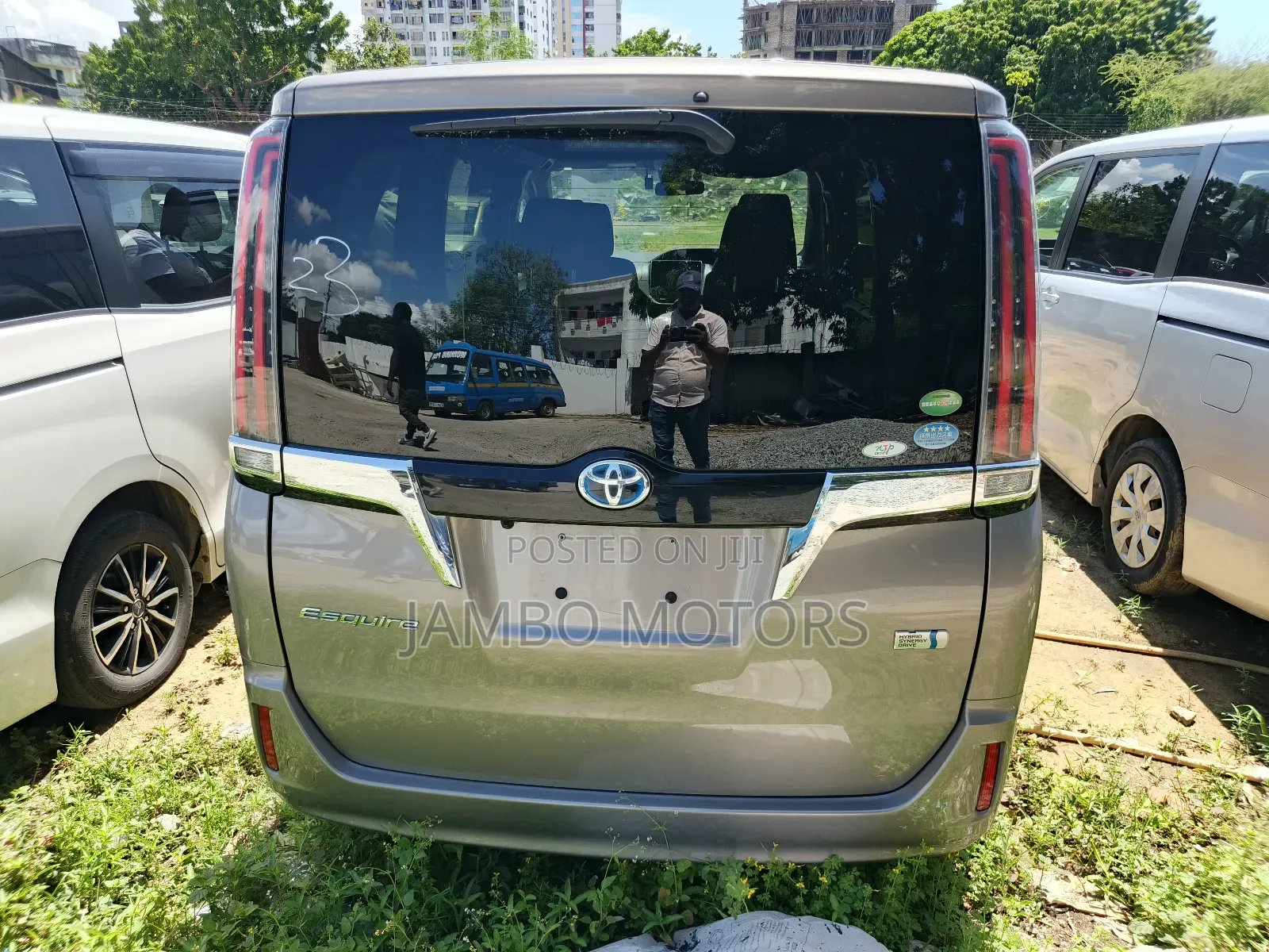 Toyota Esquire 1.8 FWD Hybrid (7 seater) 2019 Gold
