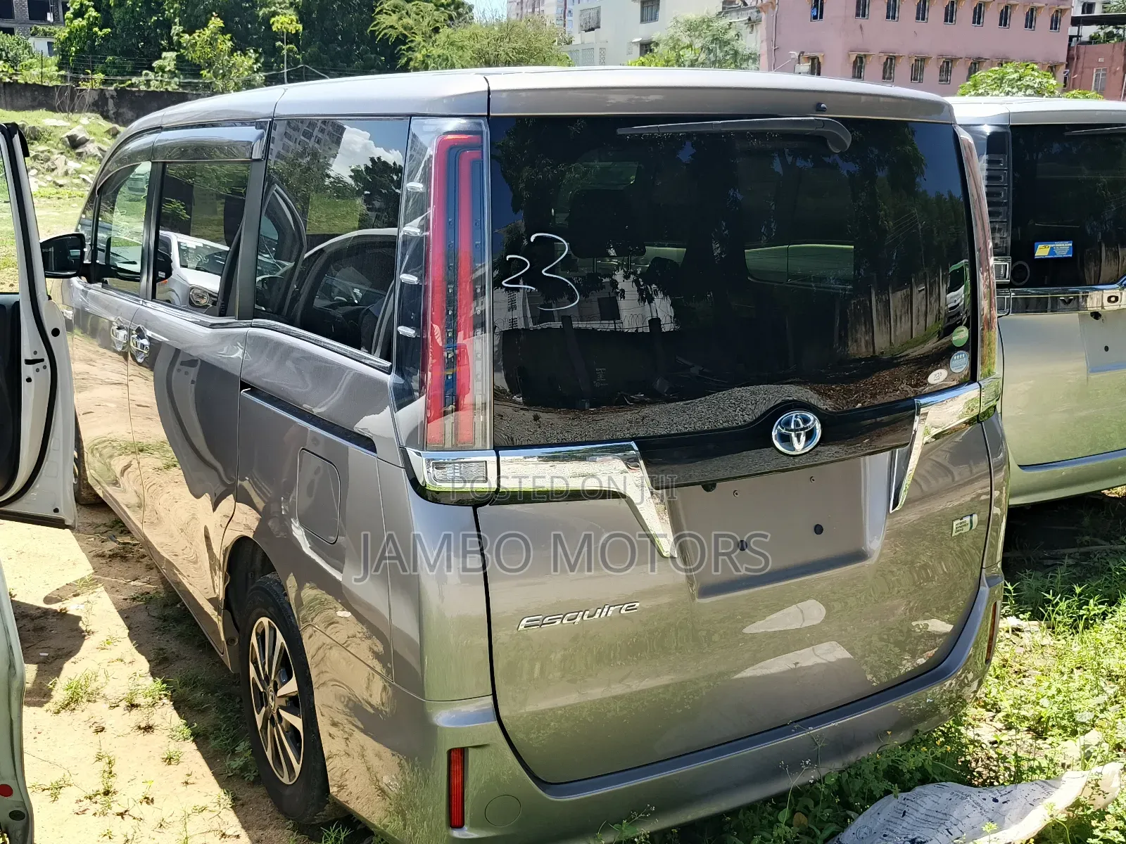 Toyota Esquire 1.8 FWD Hybrid (7 seater) 2019 Gold