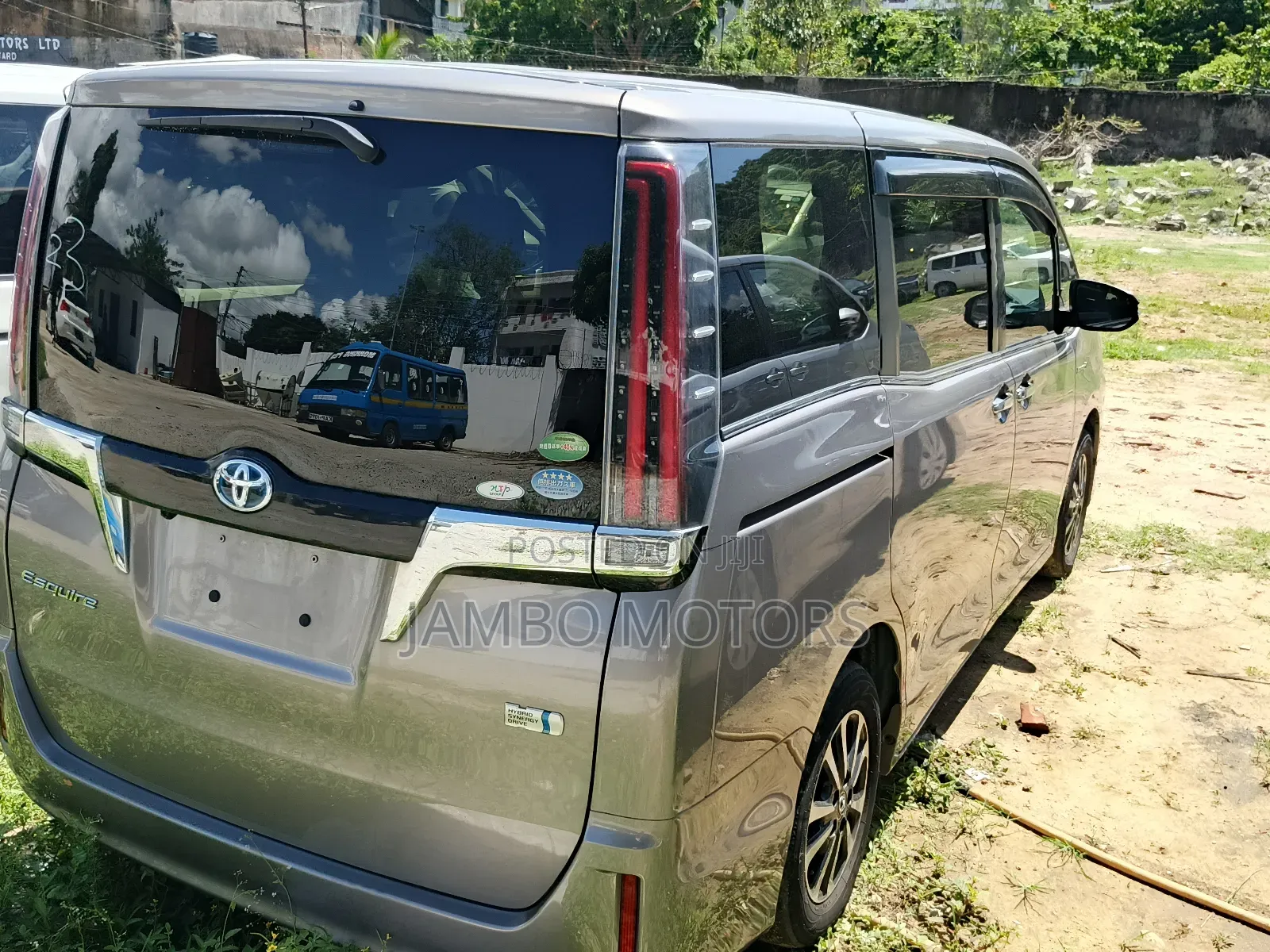 Toyota Esquire 1.8 FWD Hybrid (7 seater) 2019 Gold