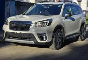 Subaru Forester Premium AWD 2019 White