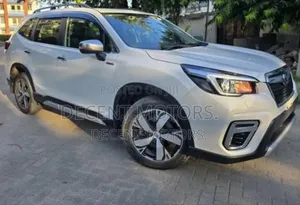 Subaru Forester Premium AWD 2019 White