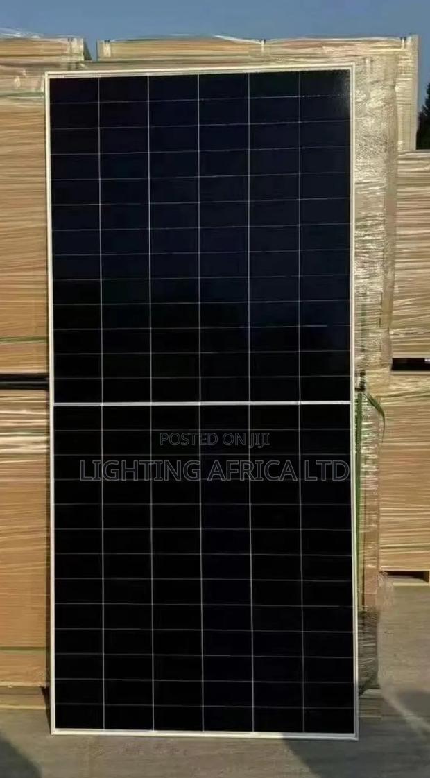 700w High Power Bifacial All Weather Monocrystalline Solar Panel - main view