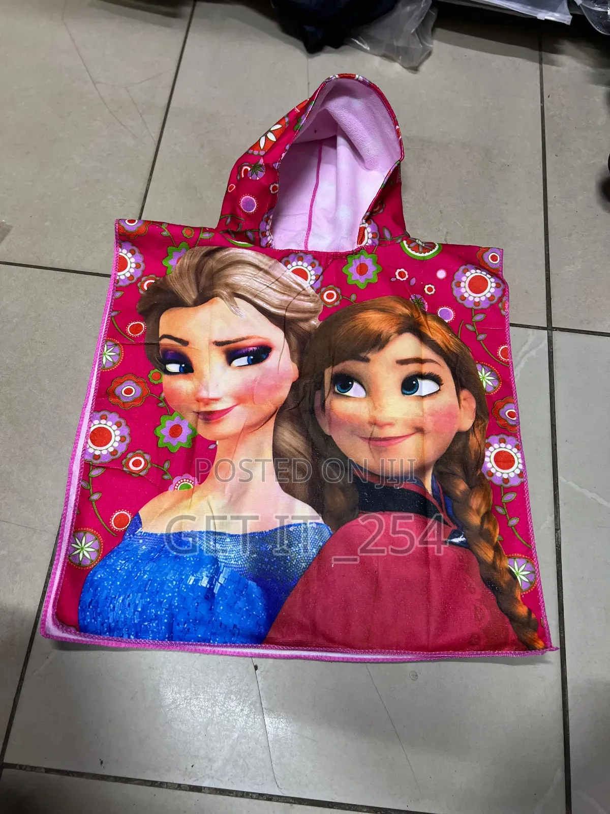Cartoon Themed Hooded Kids Towels 
Perfect For Swimming
