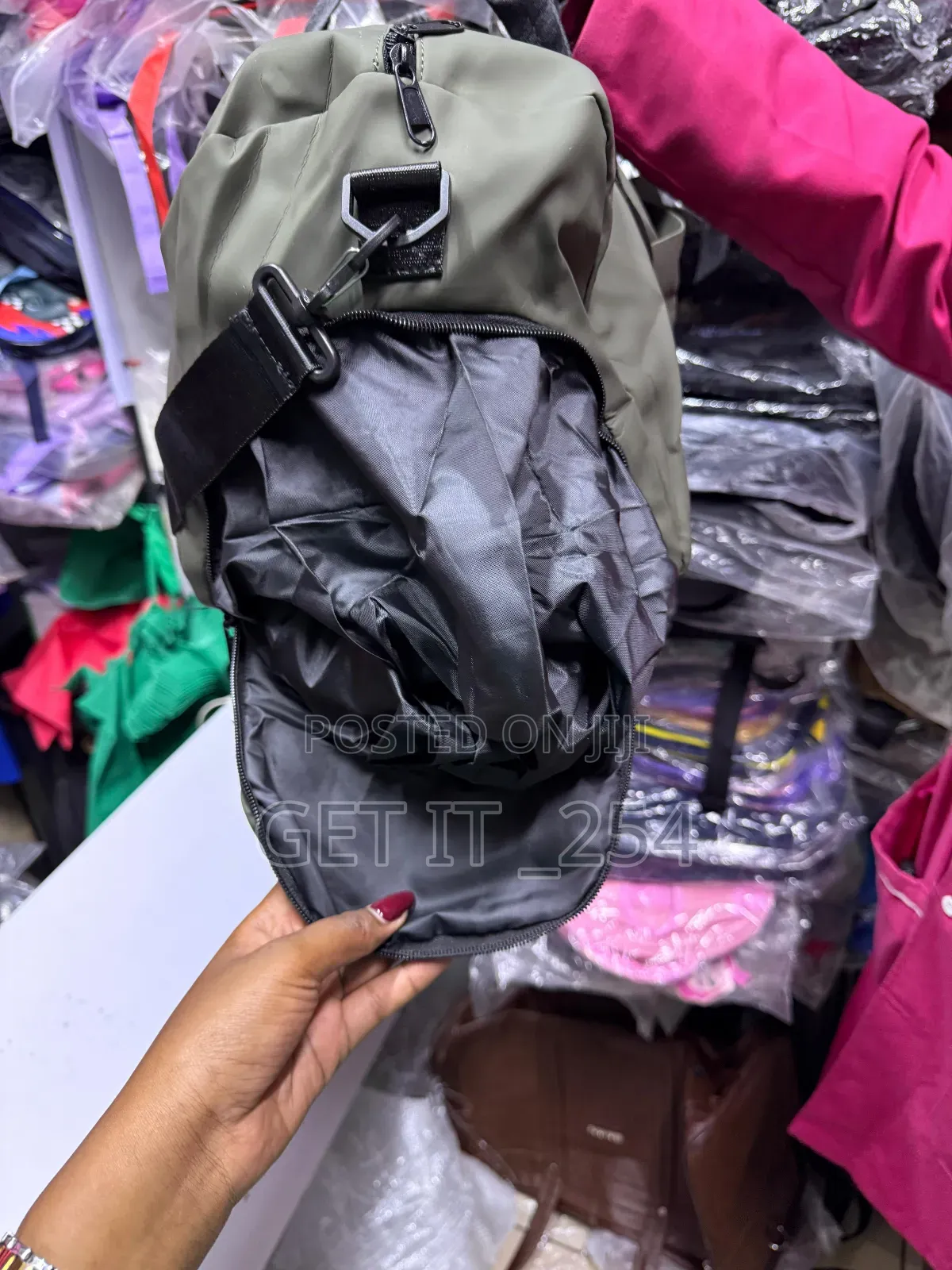 Unisex Gym/Duffle Bag/Travel Bags
Has A Wet